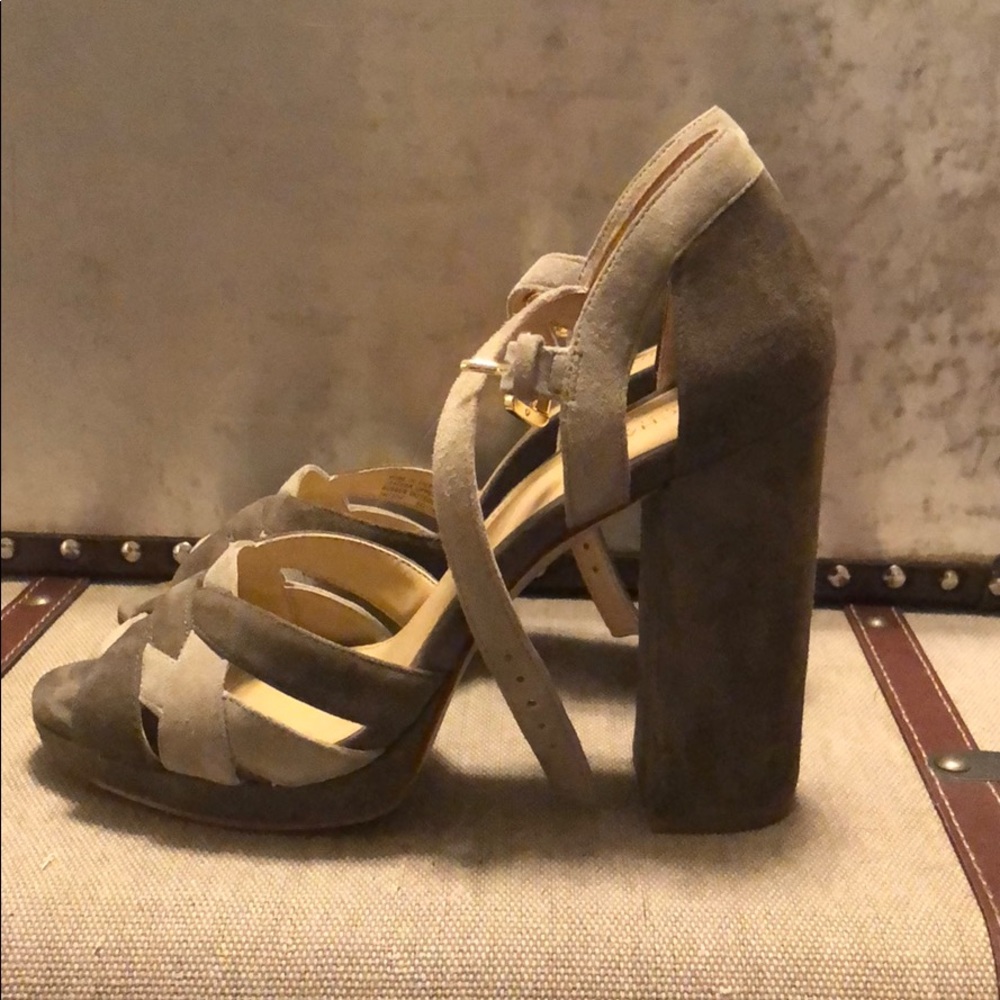 Michael Kors olive gray chunky heels. LN. Sz. 7